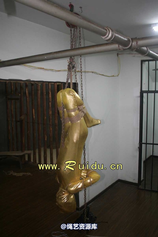 锐度主张 - 20070921第34期 影片胶衣紧缚悬吊图片 第 177 张图片