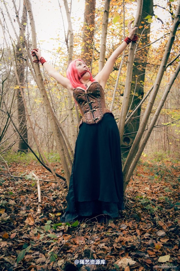 limitedaudience - 2014 elyssia hanging out in the woods 第 37 张图片