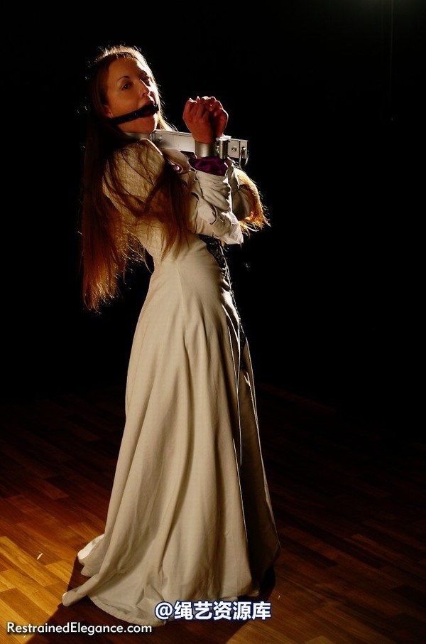 restrainedelegance - Medieval Princess Bound and Gagged 第 17 张图片