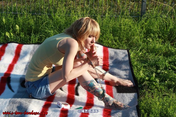 girlsinsteel - Smoking with handcuffs 第 43 张图片