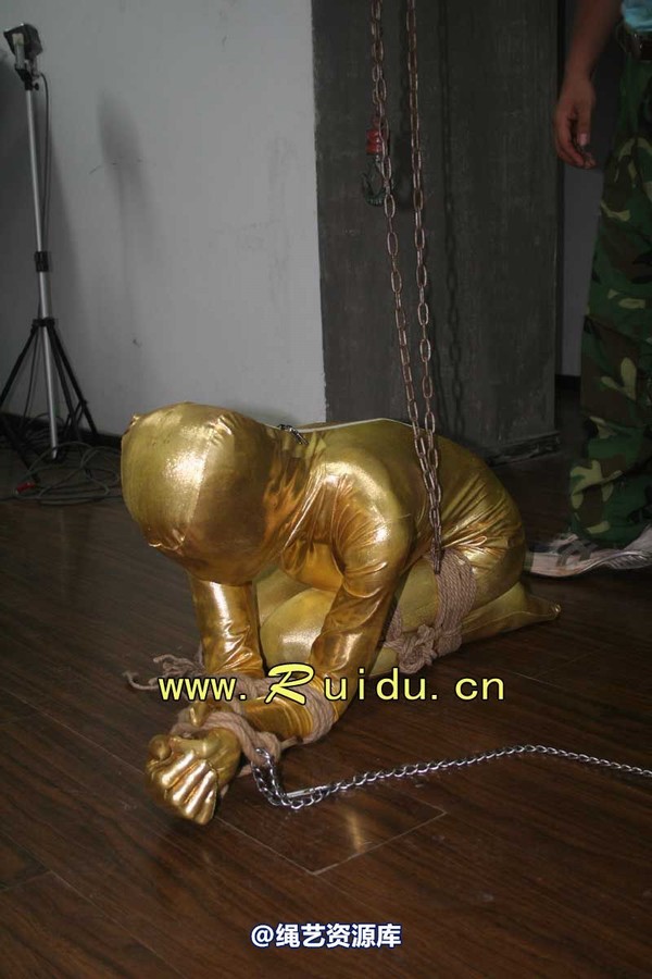 锐度主张 - 20070928第35期 影片胶衣紧缚悬吊图片 第 15 张图片