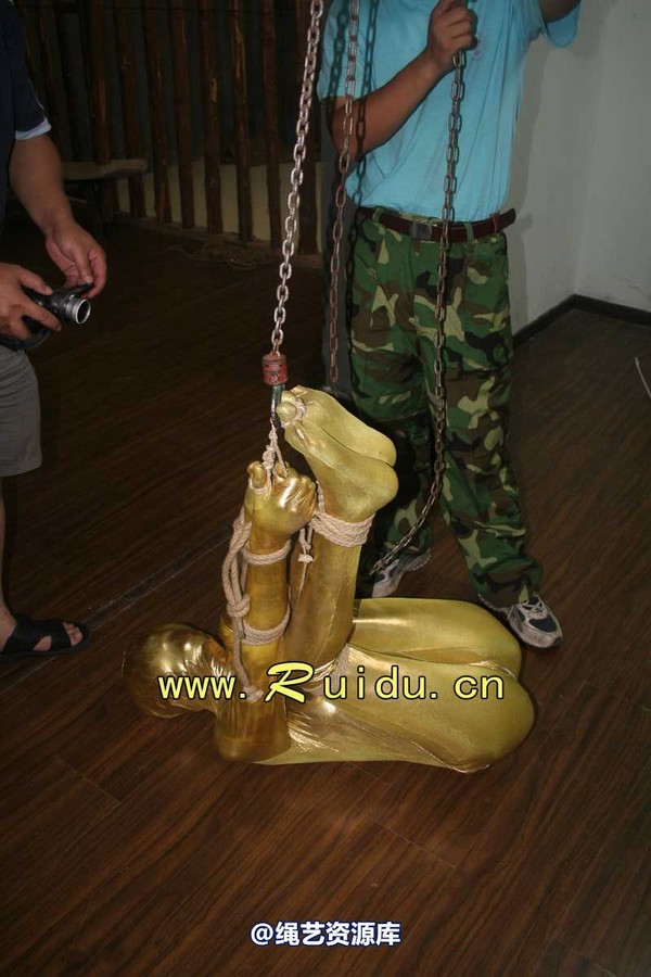 锐度主张 - 20070928第35期 影片胶衣紧缚悬吊图片 第 130 张图片