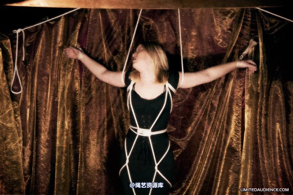 limitedaudience - 2010 peaches bondage puppet 第 24 张图片