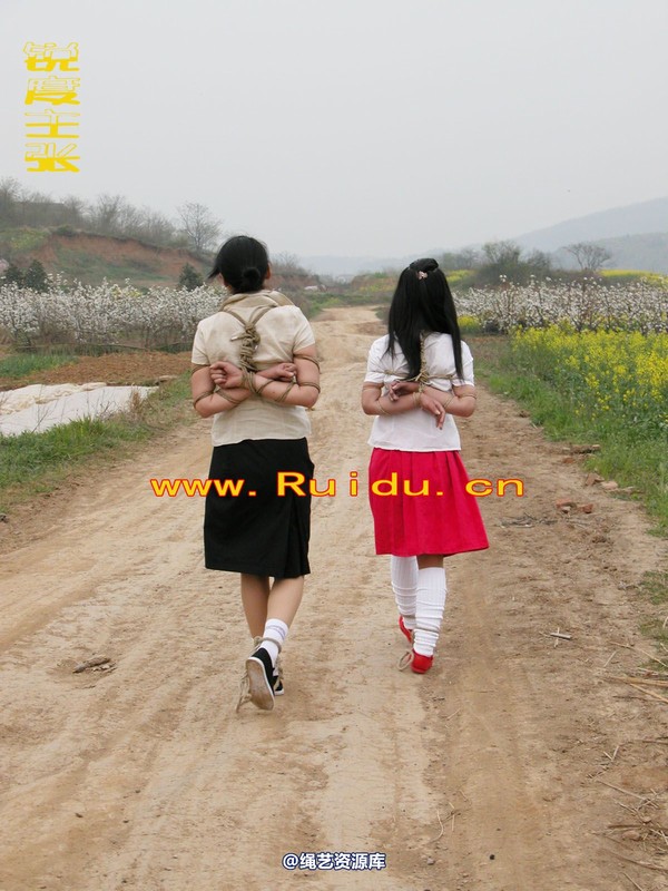 锐度主张 - 婷婷和寒冰走在乡间小路上 第 28 张图片