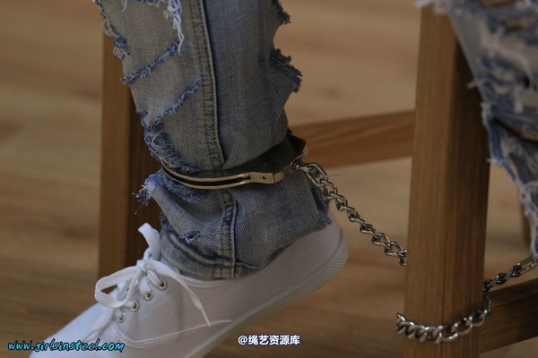girlsinsteel - Tightly cuffed to the chair with watch 第 39 张图片