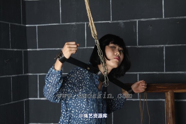 锐度主张 - 女囚黑铁枷模特：碧菡 第 25 张图片