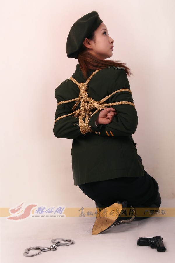 雅俗阁 - 20060422雅思警服(2) 第 38 张图片
