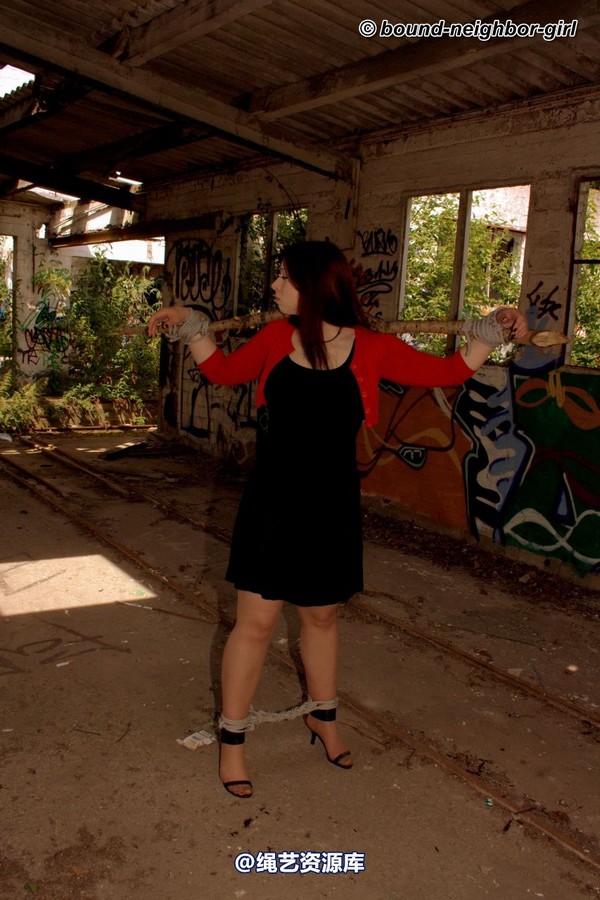 bound-neighbor-girl - Jasmin - bondage in the ruins 4 第 21 张图片