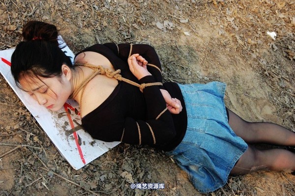 mj影视 - 2013-3-4陈沫踏青 黑丝美女最终的不归路 第 122 张图片