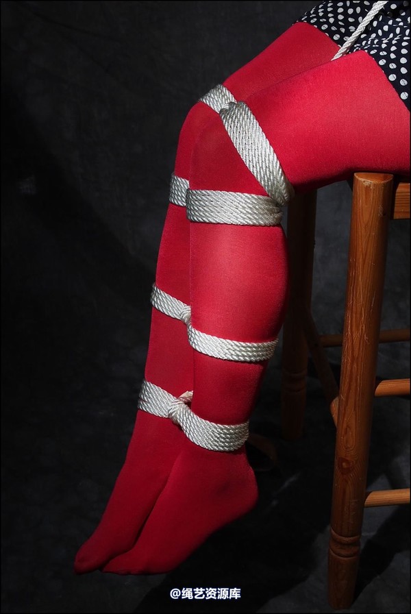 simplytied - She wanted to wear red tights 第 44 张图片