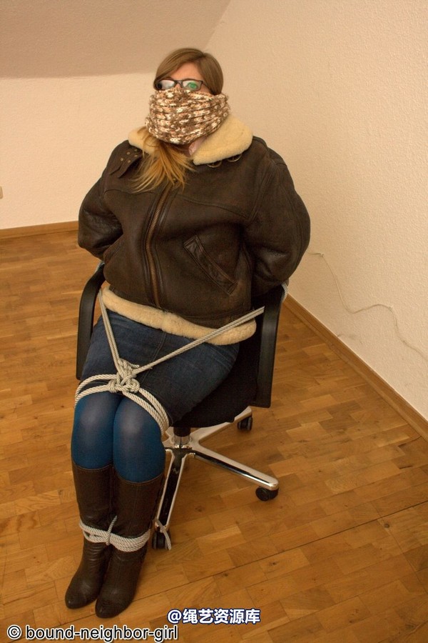 bound-neighbor-girl - Guest Melissa - Wintry robbery 第 21 张图片