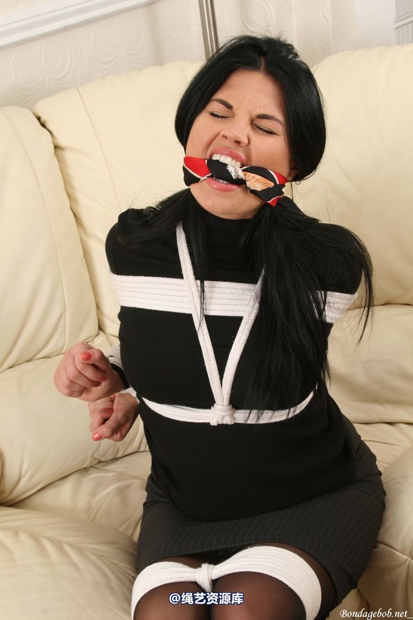 bondagebob - Monica Harris Fretting in a sweater 第 70 张图片