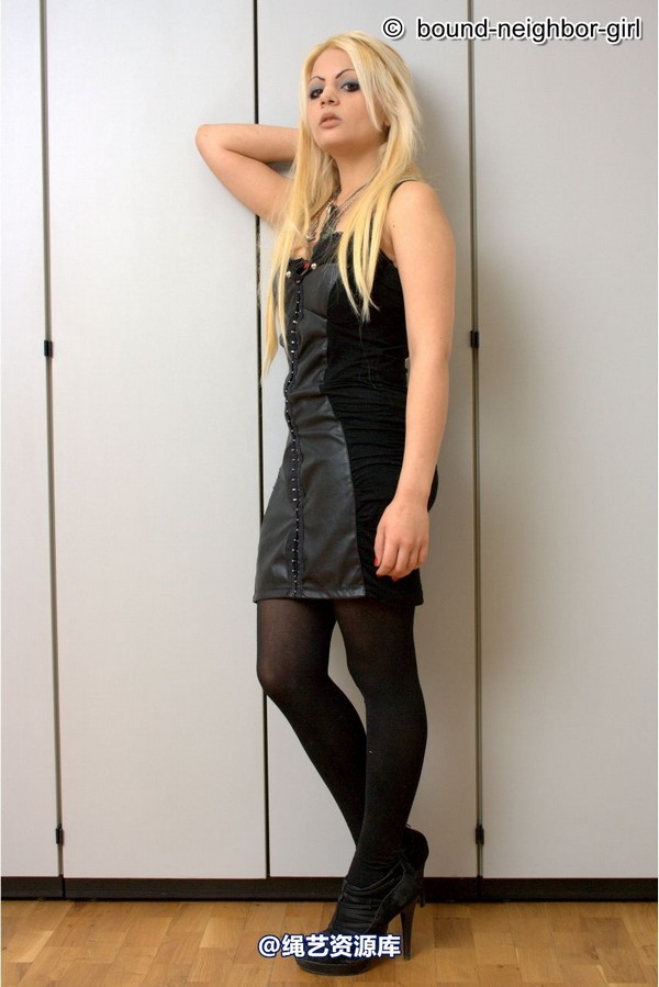 bound-neighbor-girl - Nina A is tied to a pole 第 8 张图片