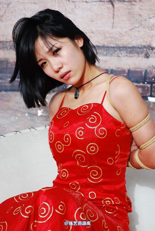 唯美之家 - 思欣红礼服 第 12 张图片