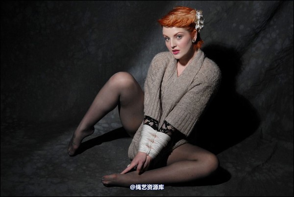 simplytied - RR in jumper and tights 第 9 张图片