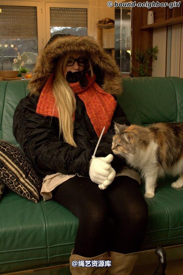 bound-neighbor-girl - Marenka - In winter jacket tied 1 第 7 张图片