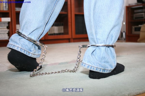 girlsinsteel - Heavy chains and handcuffs 第 56 张图片