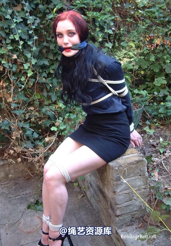 bondagebob - Morrigan Outdoor Bondage 第 14 张图片