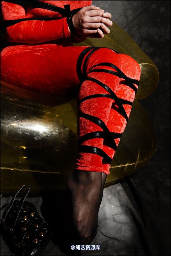 simplytied - Red on Yellow 第 23 张图片