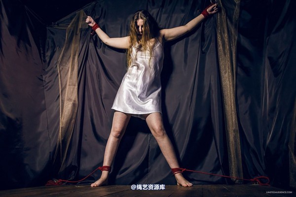 limitedaudience - 2015 alais peach spread in satin 第 21 张图片