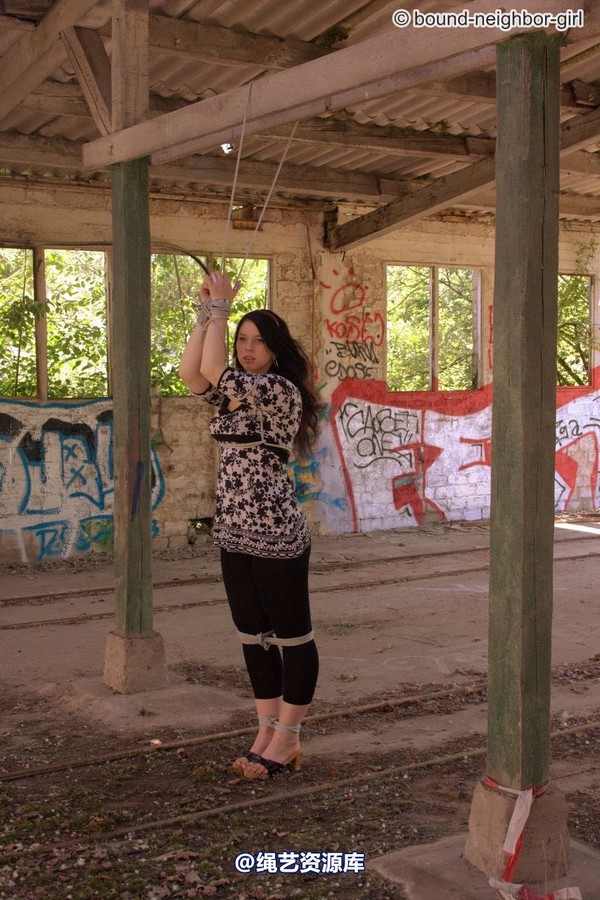 bound-neighbor-girl - Jasmin - Tied up in the ruins 2 第 5 张图片
