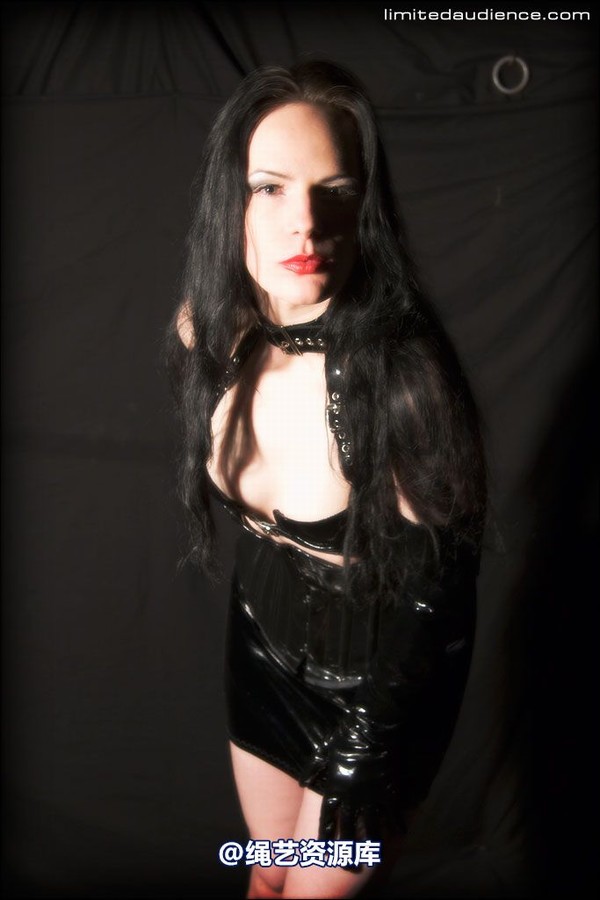limitedaudience - 2007 rebekka raynor dominatrix bound 第 2 张图片