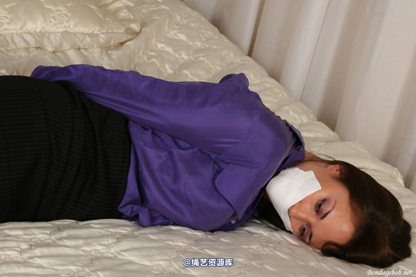 bondagebob - Olivia Hogtied in the light 第 37 张图片