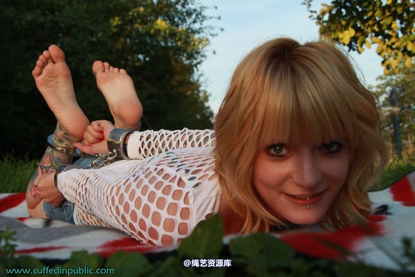girlsinsteel - Hogtied in the sun 第 46 张图片