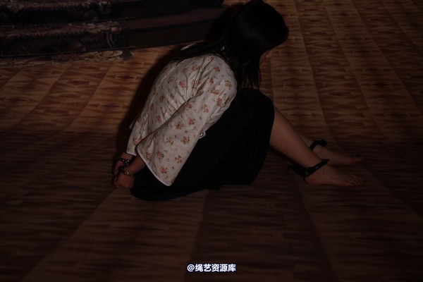 神艺缘 - 044-甜甜--带着镣铐做清洁 第 25 张图片