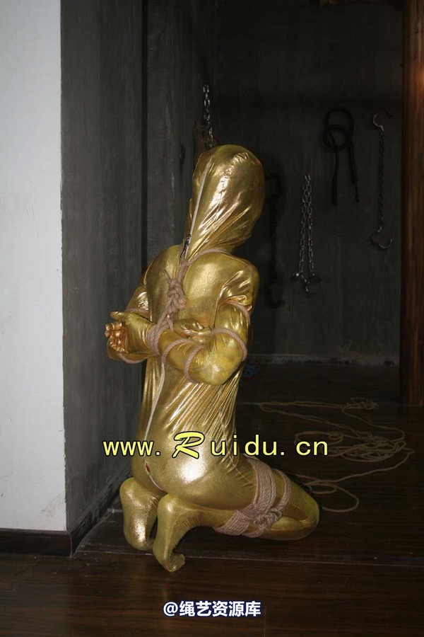 锐度主张 - 20070921第34期 影片胶衣紧缚悬吊图片 第 14 张图片