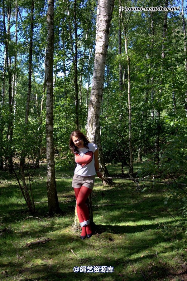 bound-neighbor-girl - Guest Helena - Tied up in the forest Part 1 第 9 张图片