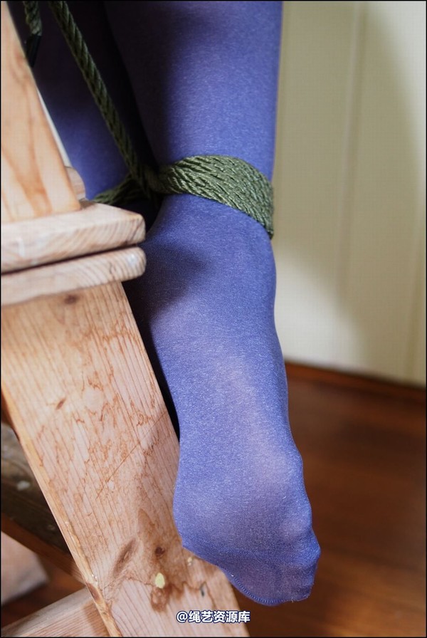 simplytied - Ariel in Purple tights 第 34 张图片