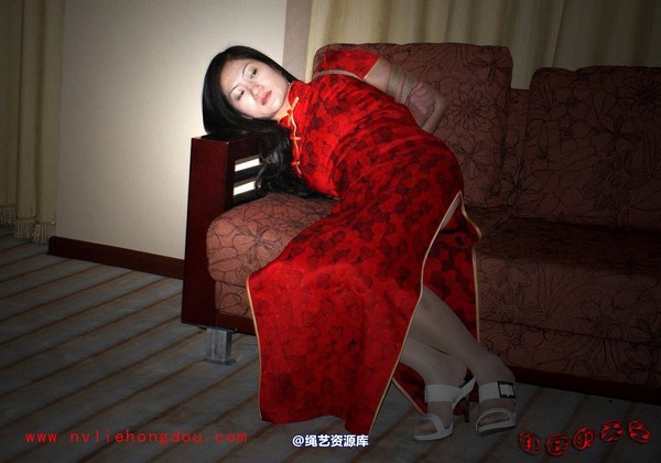 红豆的天空 - 09红豆旗袍装 孤寂的美 第 20 张图片