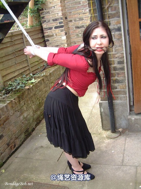 bondagebob - Lydia Tied Outdoors 第 66 张图片