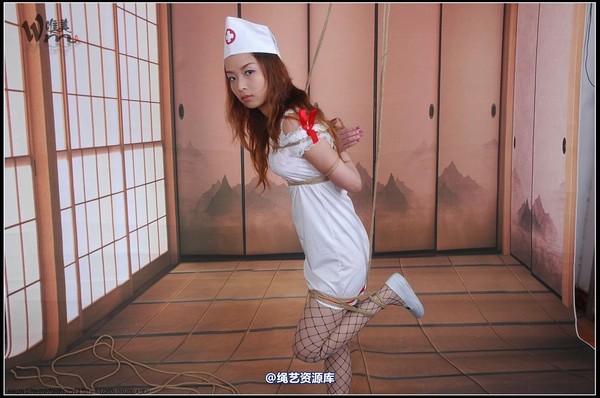 唯美之家 - 2008-11-5萱萱护士装 第 30 张图片