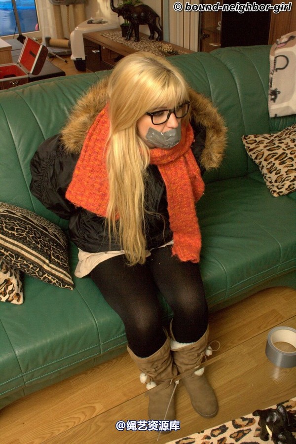 bound-neighbor-girl - Marenka - In winter jacket tied 1 第 12 张图片