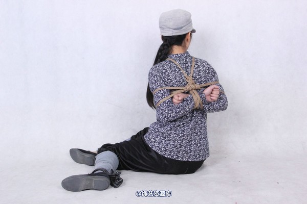 胜景山庄 - 228-女游击队被绑 第 36 张图片