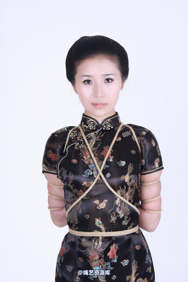 神艺缘 - 133-表面正统骨子风情美女旗袍五花 第 1 张图片