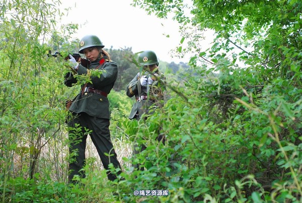 唯美之家 - 外拍军装三模特 第 237 张图片