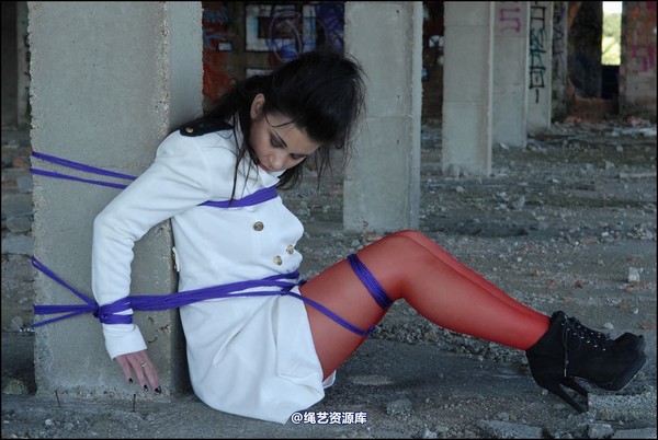 simplytied - More red tights in the Sun 第 15 张图片