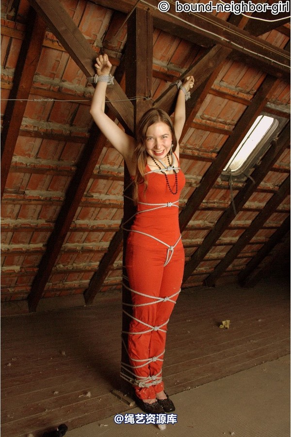 bound-neighbor-girl - Leonie tied up in the attic 第 6 张图片