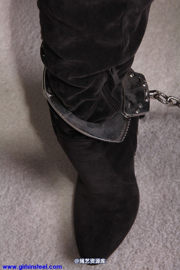 girlsinsteel - Leather and handcuffs 第 48 张图片