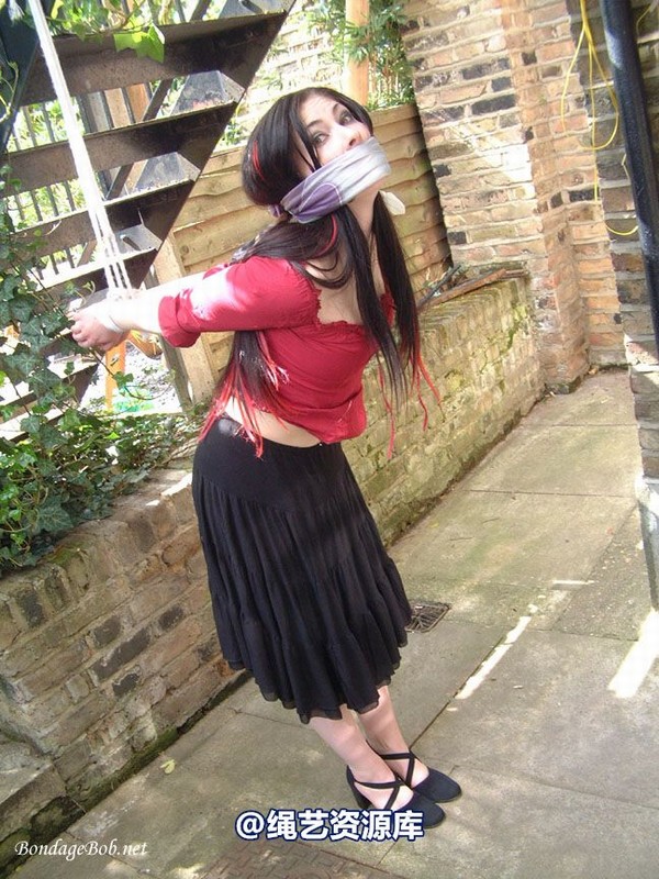 bondagebob - Lydia Tied Outdoors 第 88 张图片