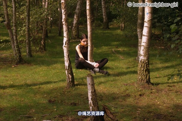 bound-neighbor-girl - Tanja - Tied up in the forest 1 第 46 张图片