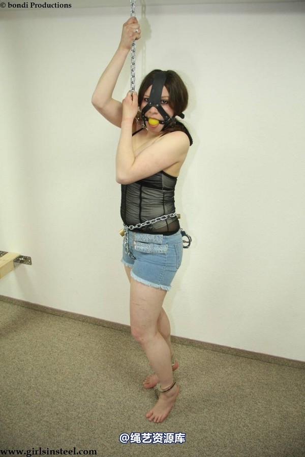 girlsinsteel - Bondage lover Kelly handcuffed 第 123 张图片