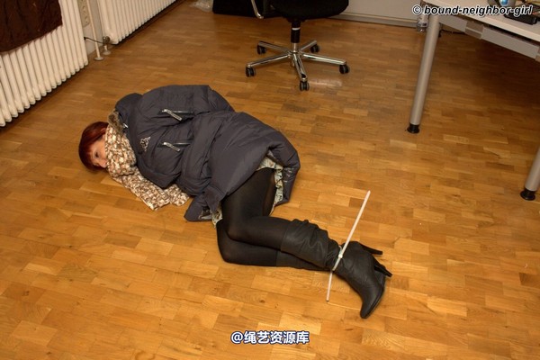 bound-neighbor-girl - Susan - Tied up in winter clothes 2 第 18 张图片
