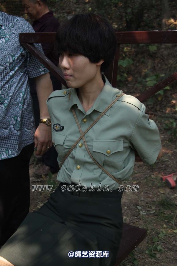 锐度主张 - 第六届锦绣江南-军服老虎凳模特：碧菡 第 23 张图片