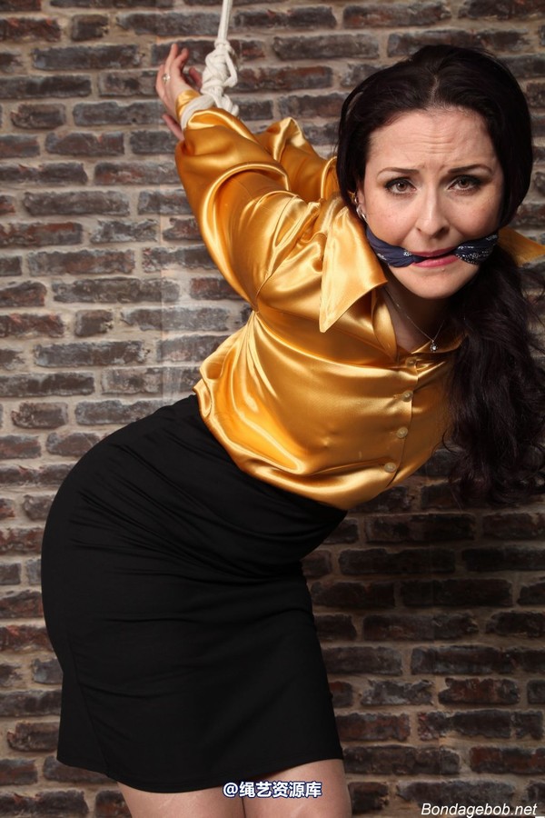 bondagebob - Caroline Pierce Taken to the garage 第 214 张图片