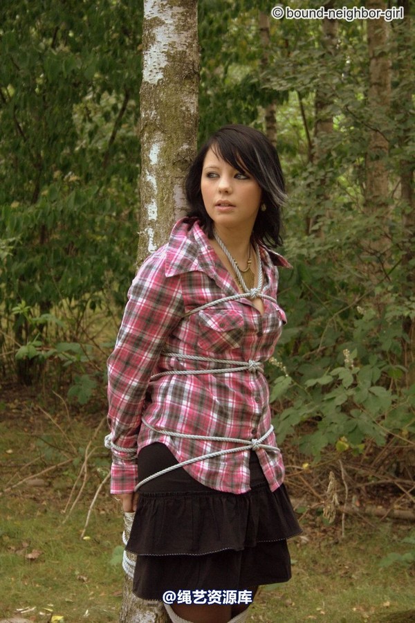 bound-neighbor-girl - Nadine - Adventure in the woods part 1 第 28 张图片