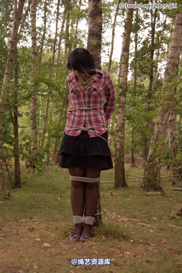 bound-neighbor-girl - Nadine - Adventure in the woods part 1 第 51 张图片